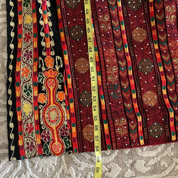 Traditional Velvet Palestinian Thobe - Picture 4 of 7